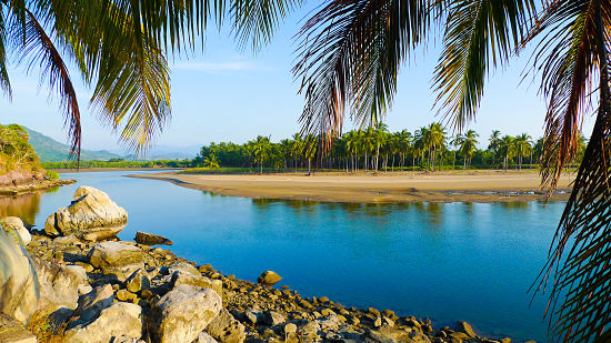 Ojo de agua entre punta custodio y playa las tortugas, Nayarit